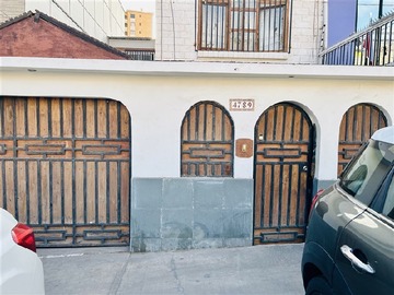 Casa en venta en Avenida DosOriente con Avenida Reina Mar, Iquique - 4 dormitorios, 2 baños