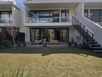 Casa en venta en Townhouses las condes, Las Condes - 4 dormitorios, 4 baños
