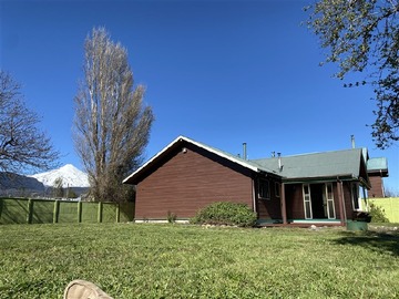 Casa en venta en Pasaje las rosas, Pucón - 3 dormitorios, 2 baños