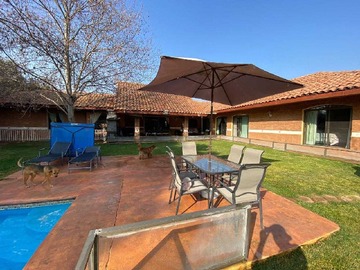 Casa en venta en Condominio Polo Rayen - Lo Pinto, Colina - 5 dormitorios, 4 baños