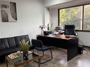 Local Comercial en arriendo mensual en Calle Constitución, Chillán - 4 baños