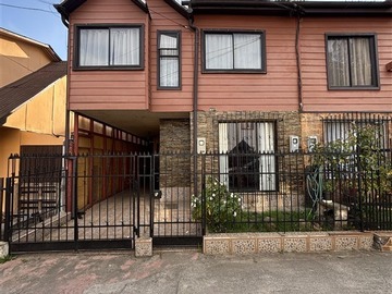 Casa en venta en Población Los Castaños, calle Per Abat. Laguna Lo Mendez, Concepción - 5 dormitorios, 3 baños