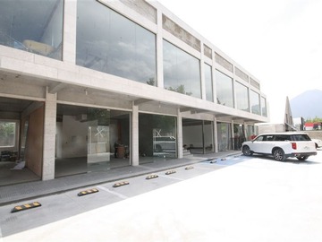 Local Comercial en arriendo mensual en Av. Vitacura // Gerónimo de Alderete // Las Hualtatas, Vitacura - 2 baños