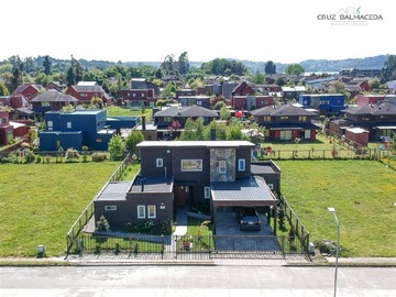 Casa en arriendo mensual en Centenario, Puerto Varas - 4 dormitorios, 4 baños
