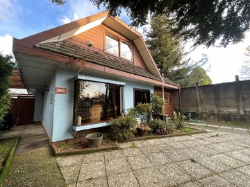 Casa en venta en Avenida simpson / Pedro Montt, Valdivia - 4 dormitorios, 2 baños