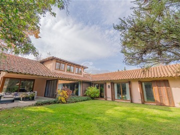 Casa en venta en Otoñal con Querbrada Honda, Las Condes - 5 dormitorios, 5 baños