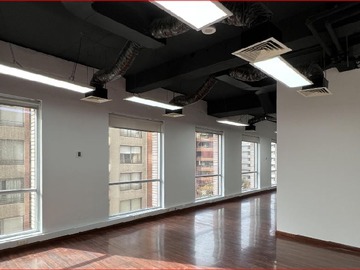 Oficina en arriendo mensual en Oficina Habilitada 103 M Nueva las Condes Metro Manquehue UF 49 - 2 baños
