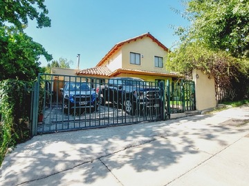 Casa en venta en Avenida Los Presidentes 11670, Peñalolen, Peñalolén - 6 dormitorios, 4 baños
