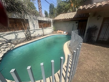 Casa en arriendo mensual en Amplia casa con piscina ., Las Condes - 4 dormitorios, 4 baños