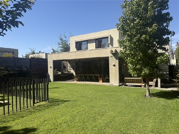 Casa en venta en Condominio Rukan, Colina - 3 dormitorios, 3 baños