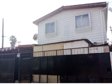Casa en venta en Cobquecura, La Florida - 7 dormitorios, 1 baño
