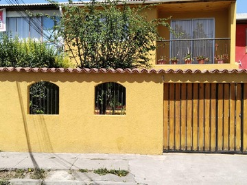 Casa en venta en Marcela Paz, Puente Alto - 4 dormitorios, 2 baños