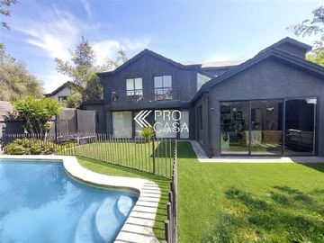 Casa en venta en El Gabino / ¨Pasaje Cerrado, Lo Barnechea - 5 dormitorios, 3 baños