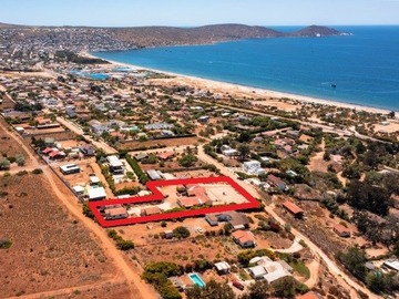 Casa en venta en Terreno en El Oasis en Guanaqueros, Coquimbo - 6 dormitorios, 5 baños