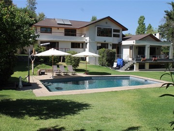 Casa en venta en Otoña / Republica de Honduras, Las Condes - 6 dormitorios, 4 baños