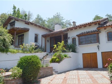 Casa en venta en Camino del Sol / Colegio Mayflower, Lo Barnechea - 5 dormitorios, 4 baños