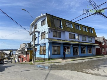 Local Comercial en venta en Amplia Casa (4 niveles) con loc. comerciales en centro de Calbuco, Calbuco - 8 dormitorios, 4 baños