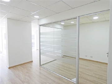 Oficina en venta en Antonio Bellet, Providencia - 4 dormitorios, 2 baños