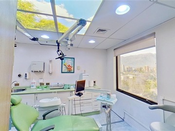 Oficina en venta en Metro Escuela Militar, Las Condes - 3 dormitorios, 2 baños