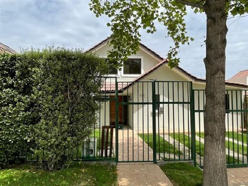 Casa en venta en Camino El Convento, La Florida - 5 dormitorios, 3 baños