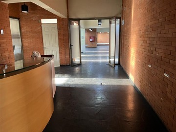 Local Comercial en arriendo mensual en Frente al Teatro Municipal de Santiago, Santiago - 16 baños