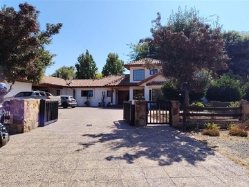 Casa en venta en Condominio Las Brisas de Chicureo Club de Campo & Golf, Colina - 4 dormitorios, 3 baños