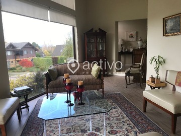 Casa en venta en Espectacular Casa Estilo Contemporáneo - 5 dormitorios, 2 baños