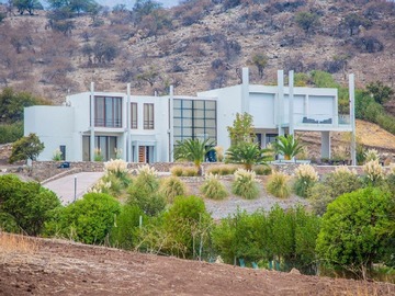 Casa en venta en Hacienda Chacabuco, Colina - 4 dormitorios, 4 baños