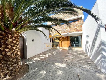 Casa en arriendo mensual en Casa Amplia con Quincho, Piscina, Jardín, Fogón. (178049), Colina - 5 dormitorios, 5 baños