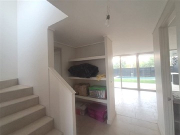 Arriendo Mensual / Casa / Colina
