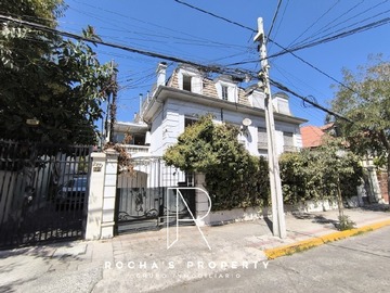 Casa en arriendo mensual en Casa amolada en providencia 6d+2ds+3b+1e+bg, Providencia - 6 dormitorios, 4 baños