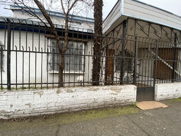 Casa en venta en Pasaje 11 oriente 047, Chillán - 4 dormitorios, 2 baños