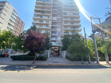 Estacionamiento en arriendo mensual en Av los leones, barrio el aguilucho, Ñuñoa