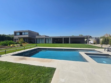 Casa en venta en A pasos de avenida chicureo, Colina - 6 dormitorios, 5 baños
