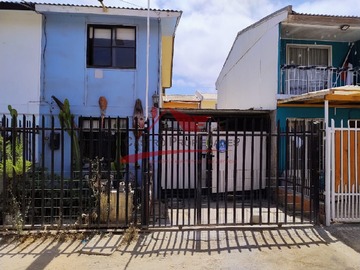 Casa en venta en Casa de Dos Pisos con 2 Dormitorios, 1 Baño, Coquimbo. - 2 dormitorios, 1 baño