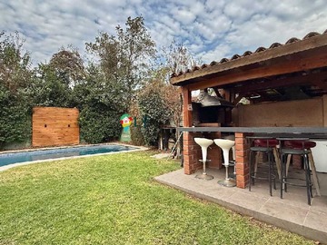 Casa en venta en casa chilena, amplios espacios, conectividad (175408), Huechuraba - 6 dormitorios, 4 baños