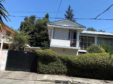 Casa en venta en En Ñuñoa - 5 dormitorios, 3 baños