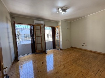 Oficina en arriendo mensual en Oficina recién remodelada. Ernesto Reyes/ Av. Santa María, Providencia. Metro Salvador, Providencia - 4 dormitorios, 2 baños