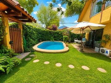 Casa en venta en Alonso de Camargo/ Tomás Moro, Las Condes - 4 dormitorios, 3 baños