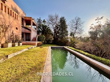 Casa en venta en Huinganal, Lo Barnechea - 5 dormitorios, 6 baños