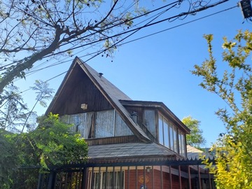 Casa en venta en Amplia casa cercana a colegios, 4 dormitorios más servicio, Las Condes - 4 dormitorios, 3 baños