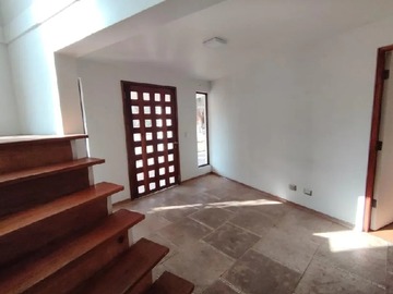 Arriendo Mensual / Casa / Colina