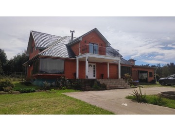 Casa en venta en sector costero de Pichiquillaipe, Puerto Montt - 7 dormitorios, 5 baños