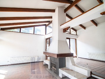 Local Comercial en venta en Gerónimo de Alderete, Vitacura - 6 dormitorios, 3 baños