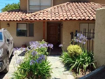 Casa en venta en Dentro de Condominio (84820), Huechuraba - 4 dormitorios, 3 baños