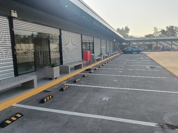 Arriendo Mensual / Local Comercial / Colina