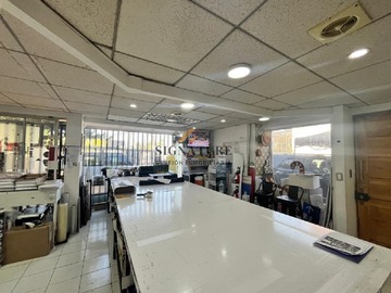 Casa en venta en Entre juan xxiii y embajador doussinague, Vitacura - 3 dormitorios, 2 baños