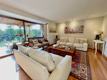 Casa en venta en San carlos de apoquindo, camino las flores, Las Condes - 5 dormitorios, 3 baños