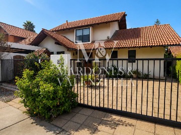Casa en venta en Peñalolén: Casa Segura en Exclusivo Condominio (176677), Santiago - 5 dormitorios, 4 baños