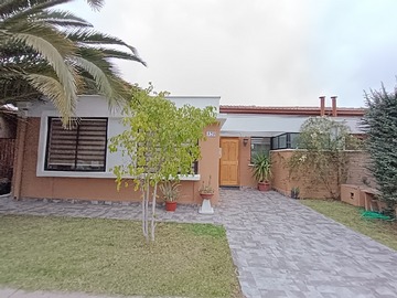 Casa en venta en Venta casa en condominio en ciudad satélite maipu, Maipú - 3 dormitorios, 2 baños